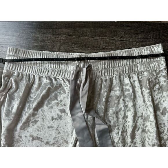 VICTORIAS SECRET women’s silver/pearlescent crushed velvet velour lounge jogger - Picture 8 of 10